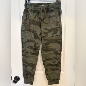 TNA ARITZIA Women’s Camouflage Cargo Pants